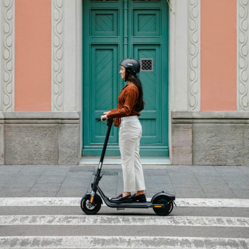 Trottinette électrique Ninebot KickScooter E2 Pro - Powered by Segway à  seulement 449 € sur