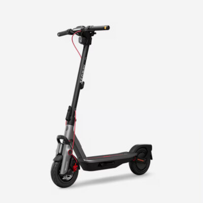 Trottinette électrique Segway Ninebot F3 vue de face avec design moderne noir et rouge