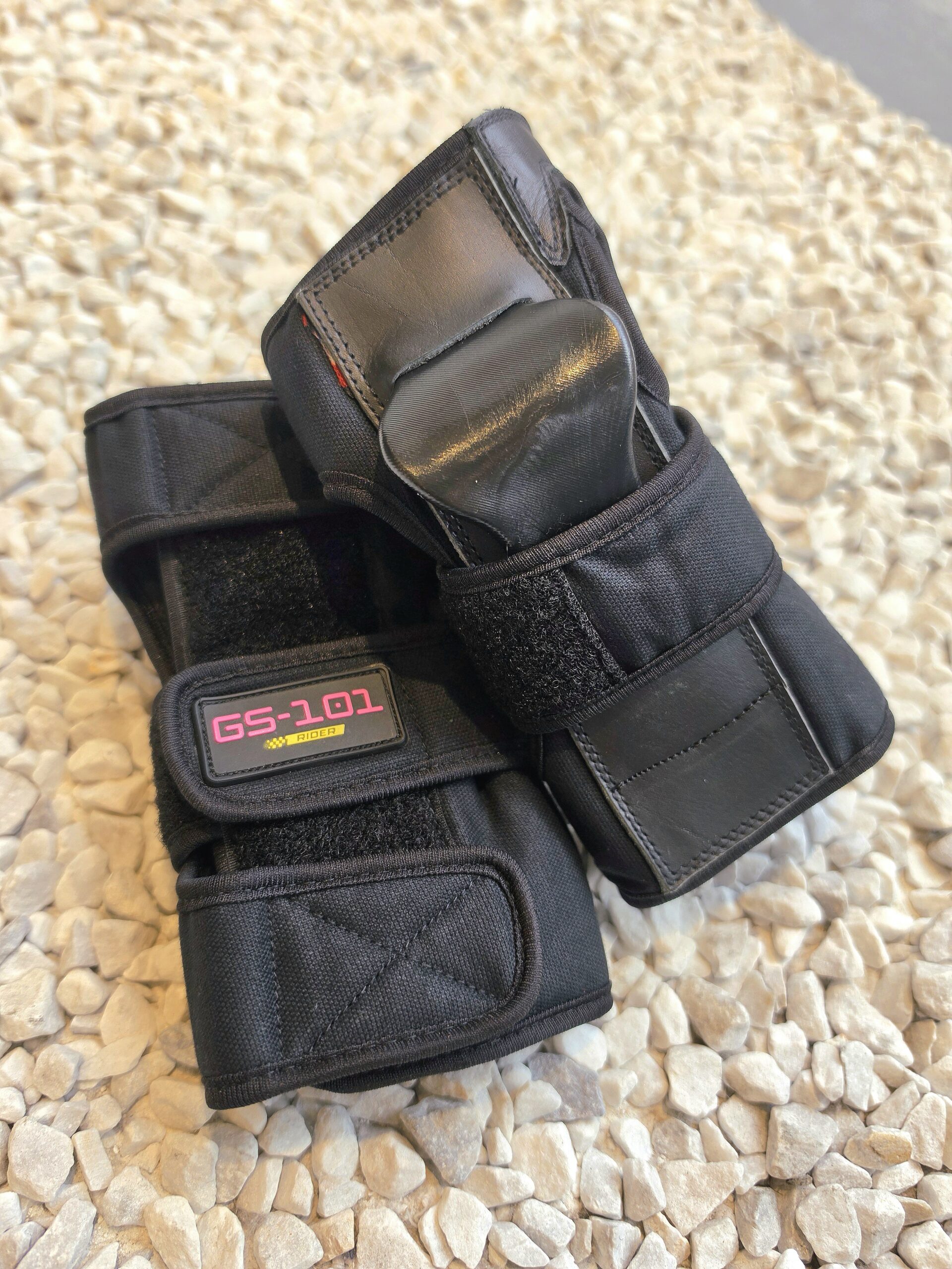 Protège-poignets Gyroroue GS-101 | Wrist Guards tissu et cuir 2 Wrist Guards GS-101 avec protection rigide de paume et renforts en cuir