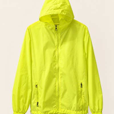Veste haute visibilité jaune avec capuche et fermeture zippée, vue de face